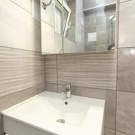 Grey Stone Apartman