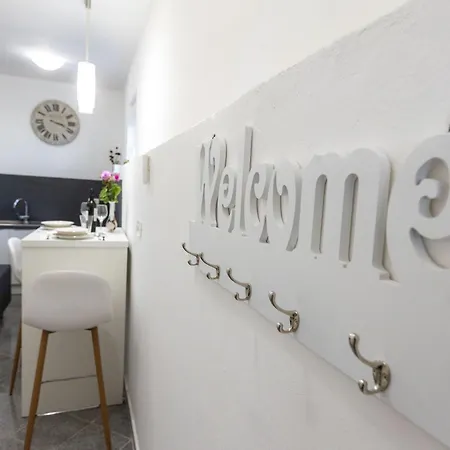 Grey Stone Apartman *